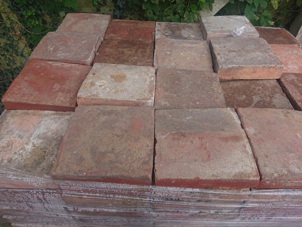 <p>Terracotta floor tiles 21 cm x 21 cm</p><p>300 in stock