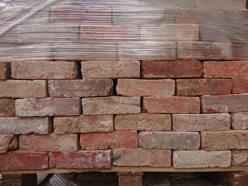 <p>Hand made soft red bricks reclaimed from Ferndown, Dorset</p><p>Mix of Orange and Red tones</p><p>10,000 in stock</p>