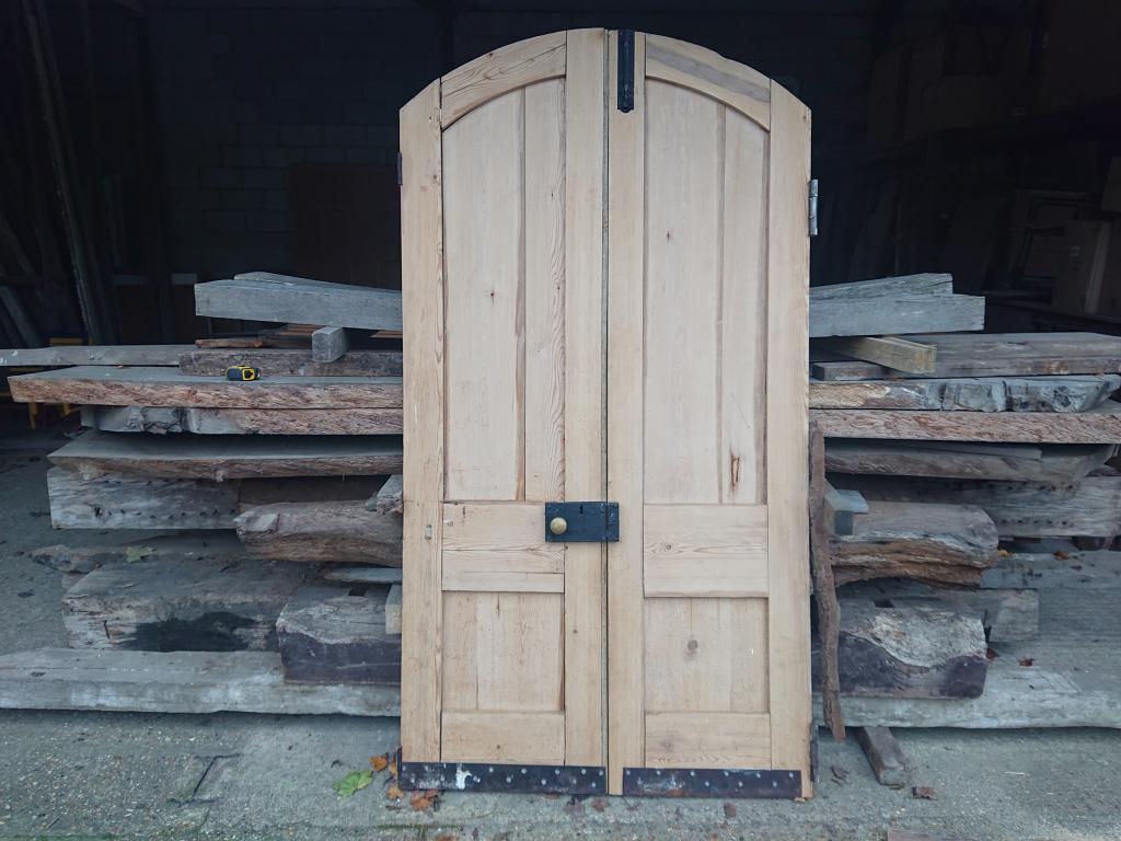 Pair of stripped arched doors