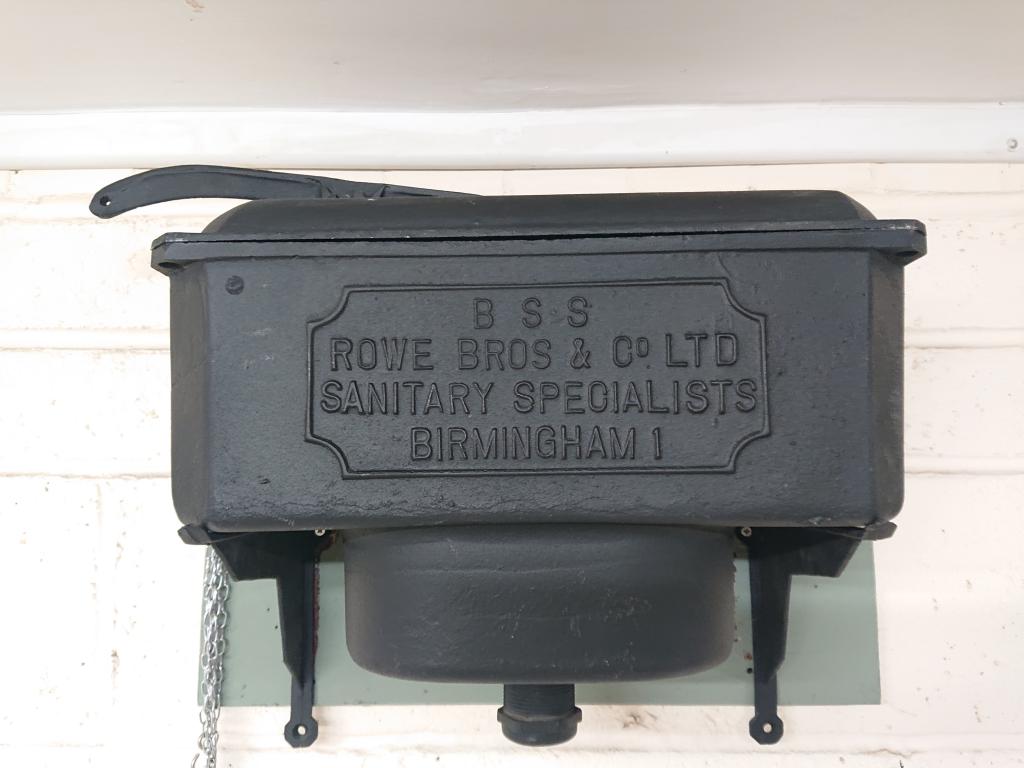 <p>Cast iron high level cistern